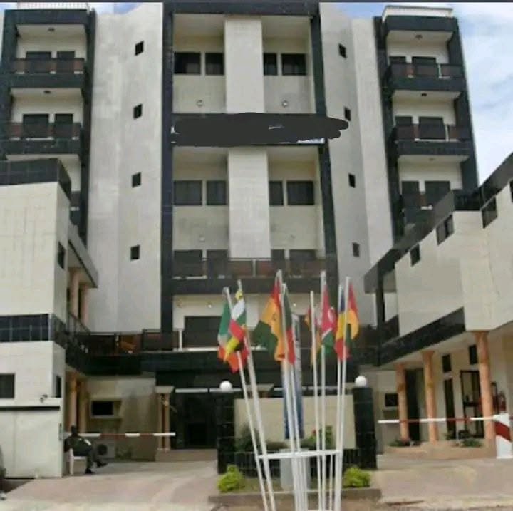 Immeuble de prestige avec 80 chambres, piscine et infrastructures haut de gamme