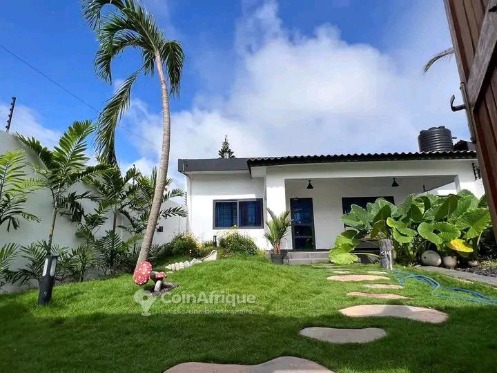 Villa de standing avec jardin et garage pour deux véhicules - 3 pièces