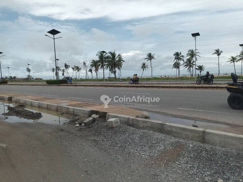 Terrain exceptionnel de 1600 m² avec 5 parcelles en bordure de route goudronnée