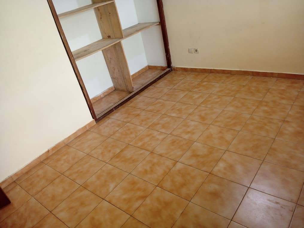 Appartement cosy de 2 pièces avec placards intégrés et sécurité privée
