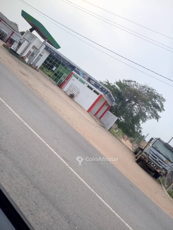 Terrain exceptionnel de 2182 m² avec titre foncier personnel et accès à deux voies en cours d'asphaltage