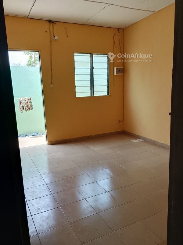 Appartement d'une pièce avec sanitaires impeccables et entrée indépendante