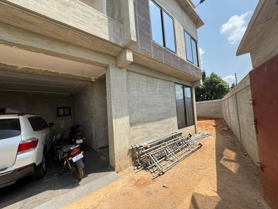 Villa luxueuse de 8 pièces avec piscine et mezzanine élégante