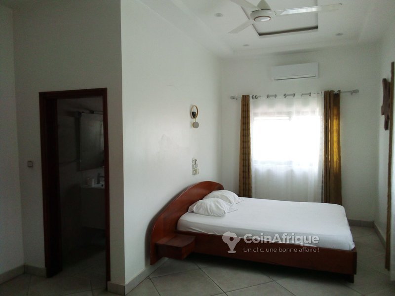 Appartement meublé de 2 pièces avec grande terrasse personnelle et climatisation