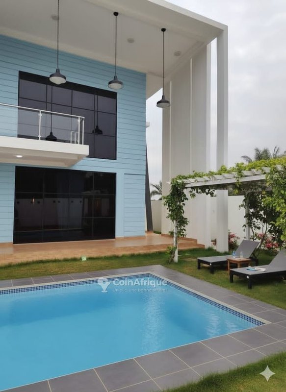 Villa luxueuse de 6 pièces avec piscine et espace vert