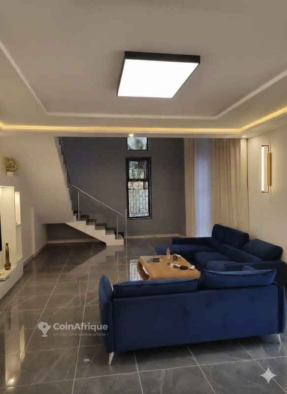 Villa luxueuse de 6 pièces avec piscine et espace vert