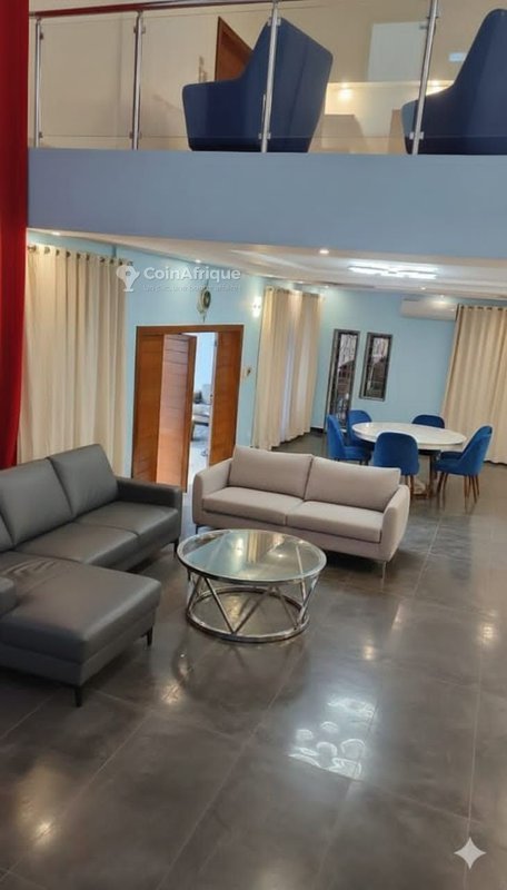 Villa luxueuse de 6 pièces avec piscine et espace vert