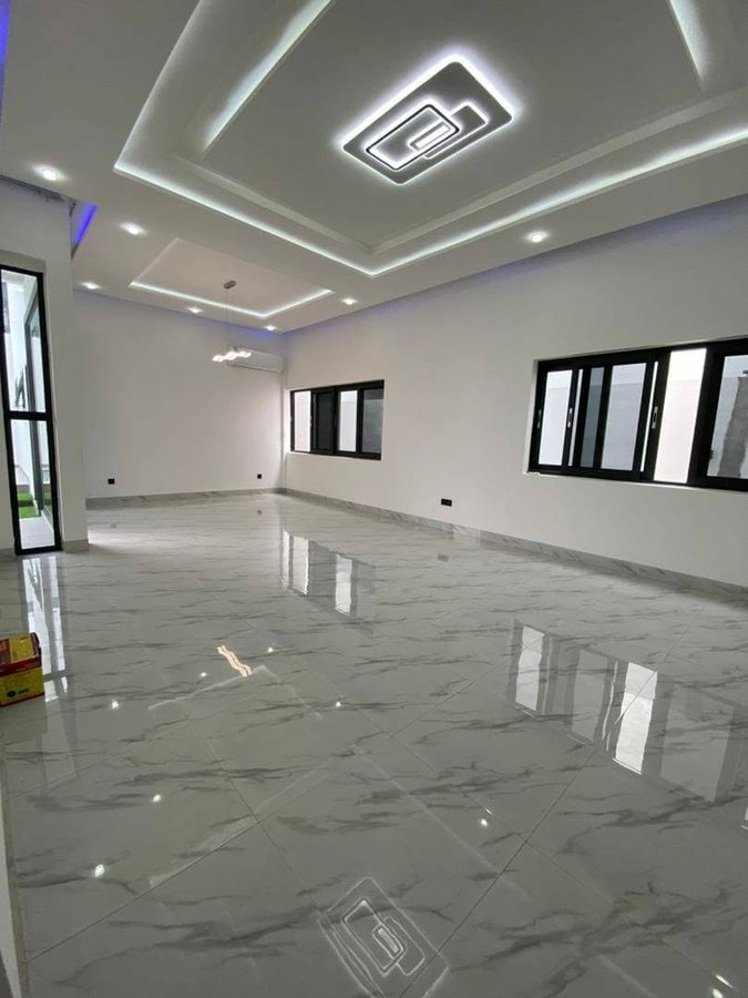 Villa luxueuse de 4 chambres avec piscine privée et jardin paysager