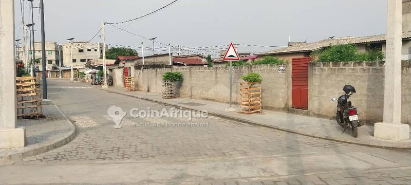 Terrain en angle de rue avec attestation de recasement – Idéal pour tout projet immobilier