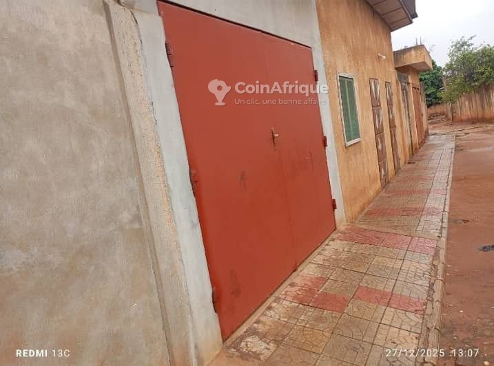 Maison spacieuse de 8 pièces avec véranda, garage et titre foncier personnel