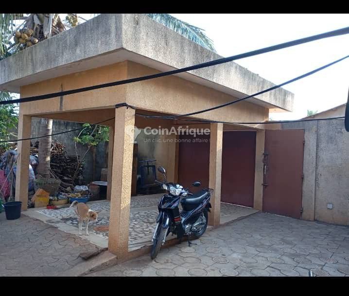 Maison spacieuse de 8 pièces avec véranda, garage et titre foncier personnel