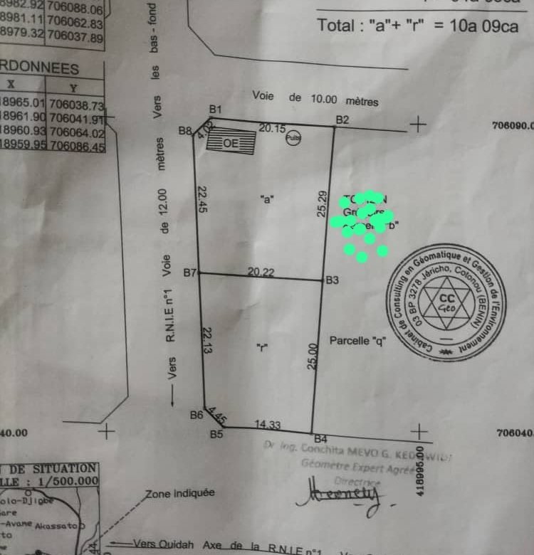 Terrain exceptionnel de 1009 m² avec Titre Foncier personnel en angle de rues stratégiques