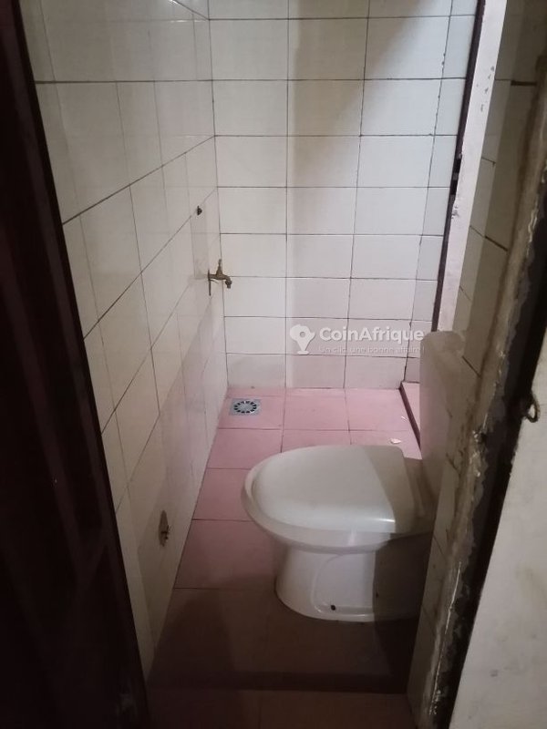 Villa cosy avec salon et sanitaires à louer - Proximité immédiate des commodités