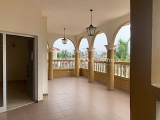 Villa luxueuse de 4 pièces avec climatisation et commodités haut de gamme