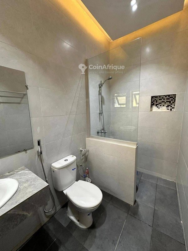 Appartement meublé haut standing de 3 pièces avec climatisation et équipements premium