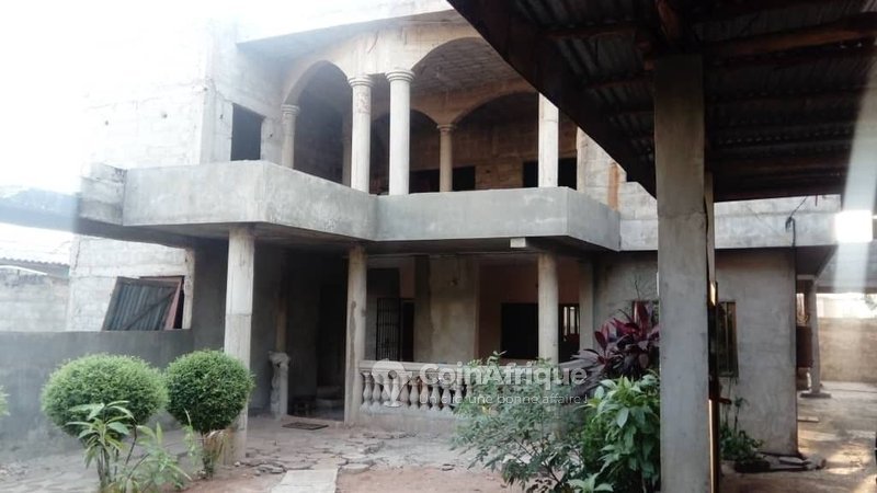 Villa luxueuse de 3 chambres avec jardin botanique et garages spacieux