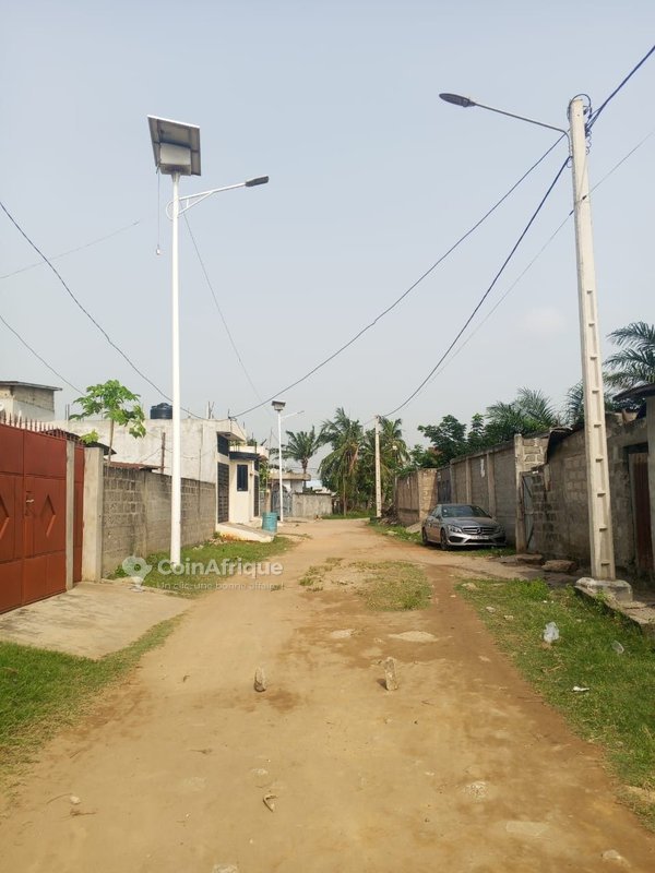 Terrain clôturé avec permis d'habiter et levé topographique - 332 m²