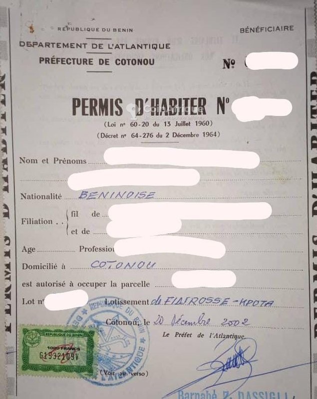 Terrain clôturé avec permis d'habiter et levé topographique - 332 m²