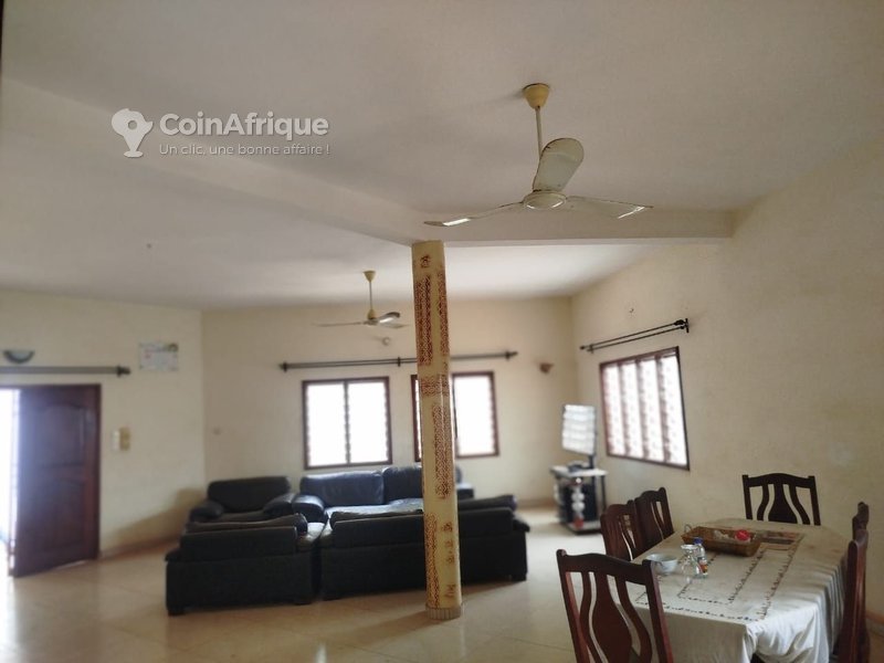 Villa luxueuse de 4 chambres avec garage spacieux et équipements haut de gamme