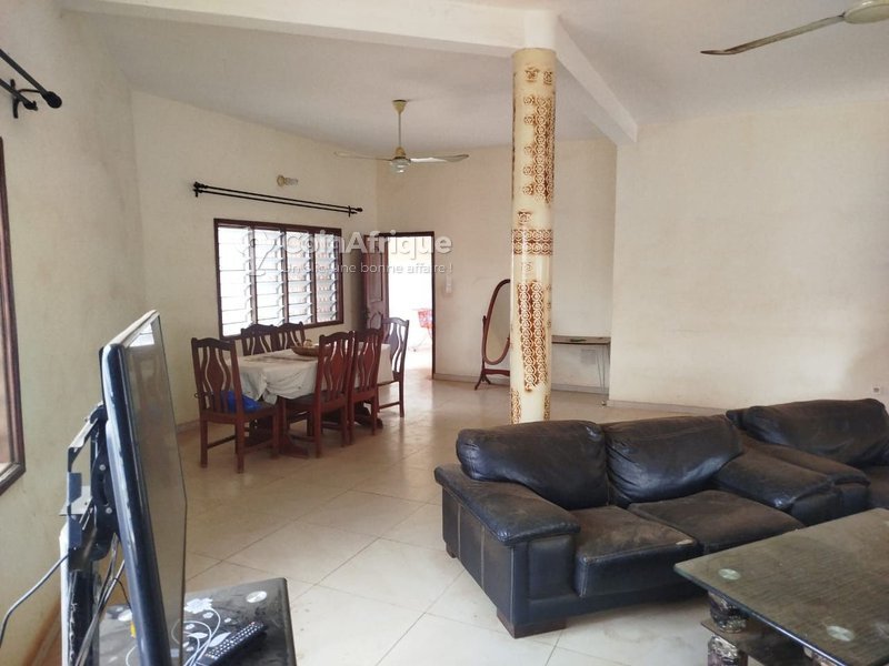 Villa luxueuse de 4 chambres avec garage spacieux et équipements haut de gamme