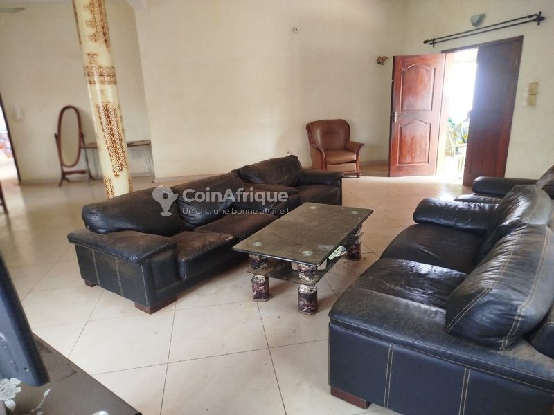 Villa luxueuse de 4 chambres avec garage spacieux et équipements haut de gamme