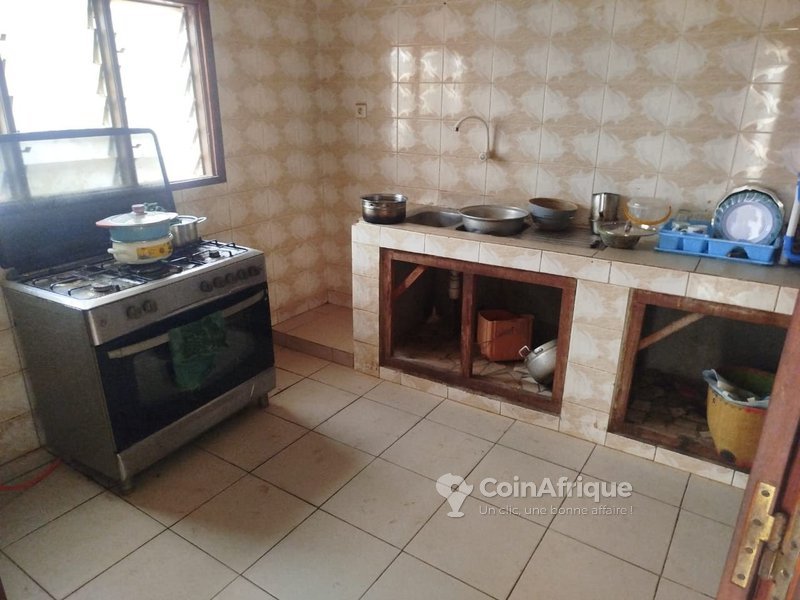 Villa luxueuse de 4 chambres avec garage spacieux et équipements haut de gamme