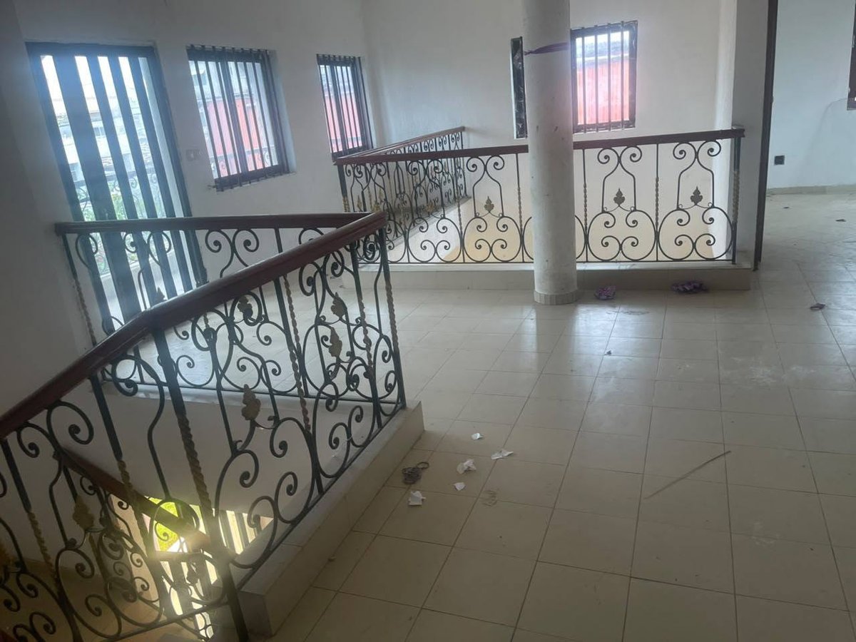 Villa luxueuse de 5 pièces avec garage spacieux et baignoire
