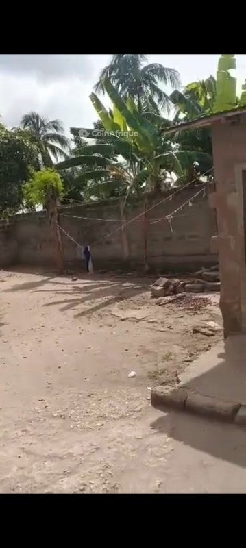 Maison spacieuse de 3 pièces avec titre foncier personnel en angle de rue