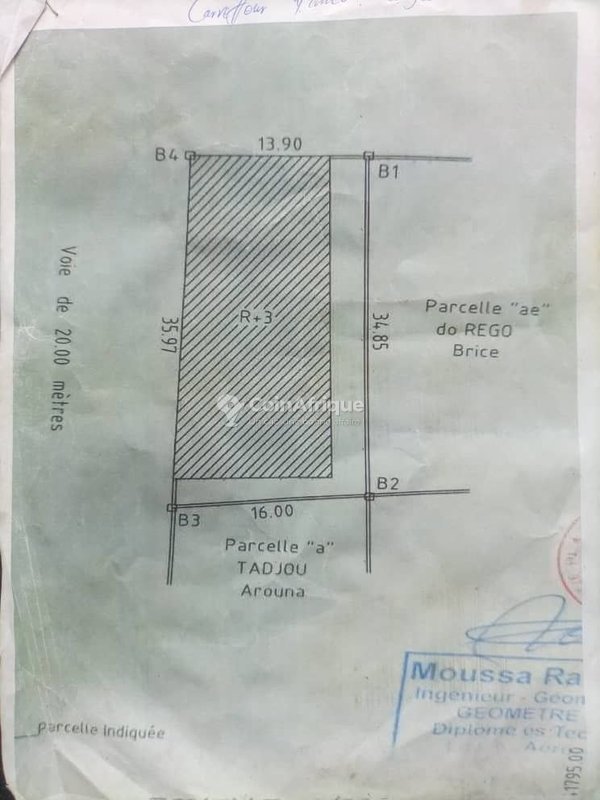 Terrain exceptionnel de 528 m² avec titre foncier et dossier notarial complet en emplacement stratégique