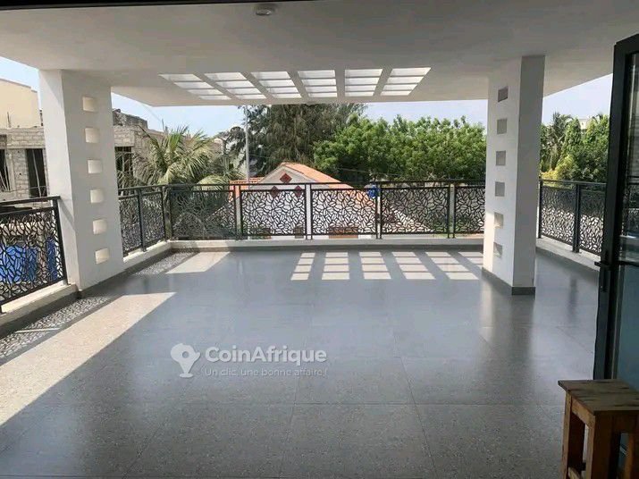 Immeuble R+2 de 6 pièces avec vue panoramique sur la mer et terrasses spacieuses