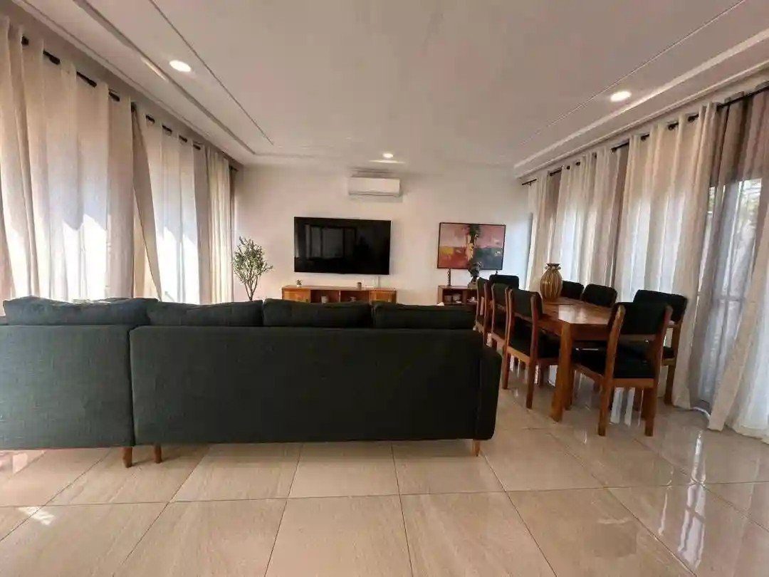 Villa luxueuse de 6 pièces avec piscine et équipements haut de gamme