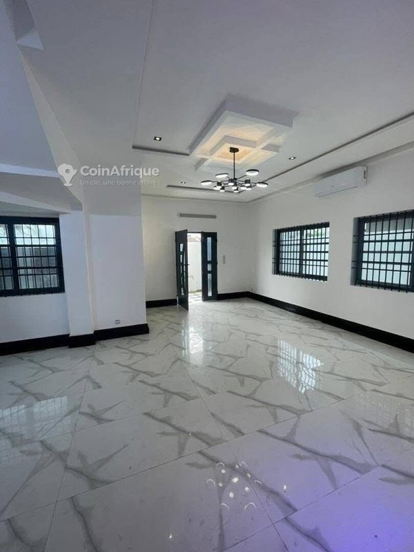 Villa luxueuse de 4 pièces avec climatisation intégrale et terrasse spacieuse