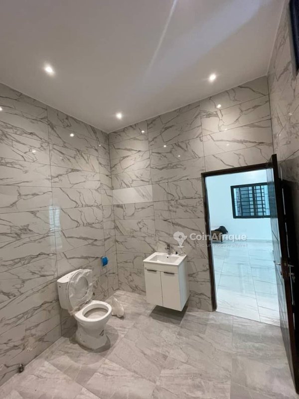 Villa luxueuse de 4 pièces avec climatisation intégrale et terrasse spacieuse