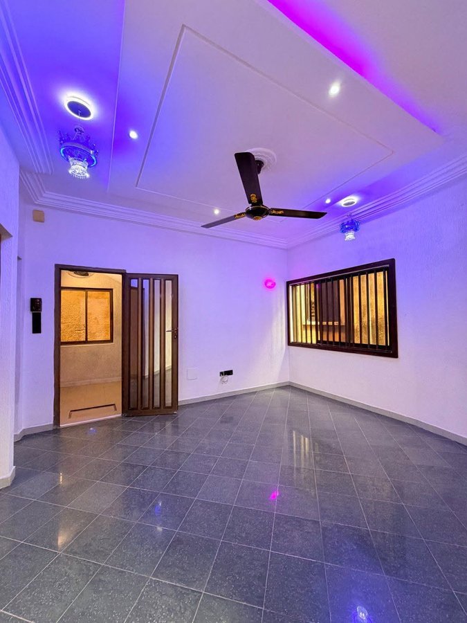 Appartement meublé d'une pièce avec balcon et multiples commodités
