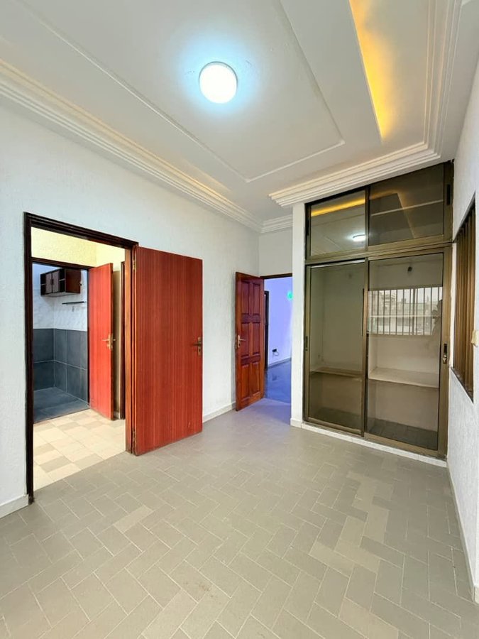 Appartement meublé d'une pièce avec balcon et multiples commodités