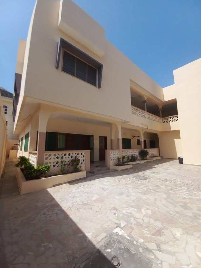 Maison de location spacieuse avec 4 chambres et garage double