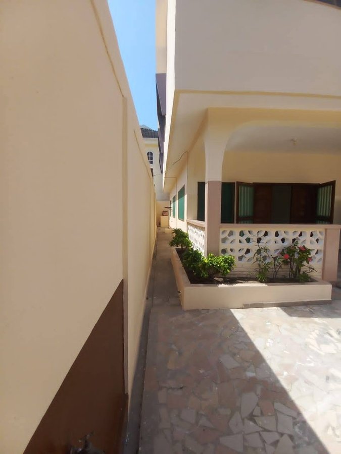 Maison de location spacieuse avec 4 chambres et garage double