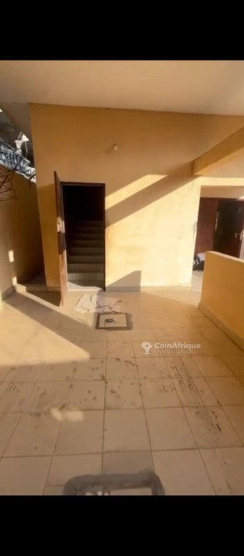 Villa luxueuse de 3 pièces avec style américain, garages doubles et permis d'habiter