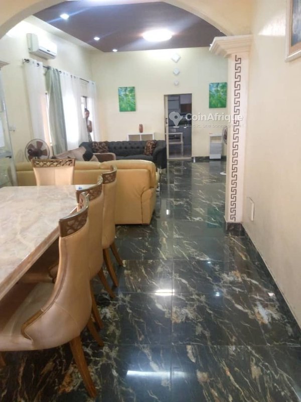 Appartement meublé 2 pièces avec grande terrasse et climatisation intégrale