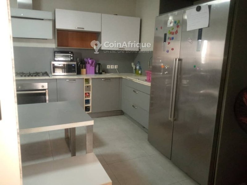 Appartement meublé 2 pièces avec grande terrasse et climatisation intégrale