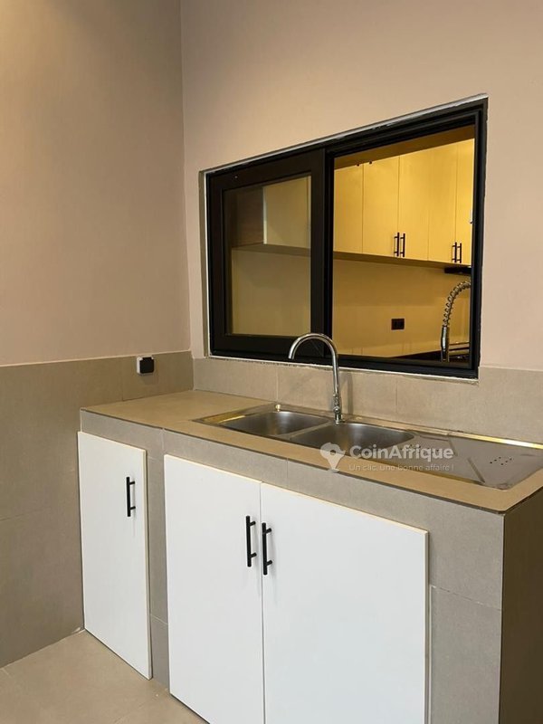 Villa luxueuse de 4 chambres avec piscine et garage spacieux