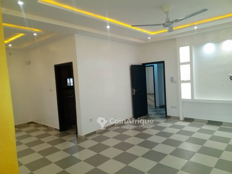 Appartement meublé de 2 pièces avec bureaux et compteurs personnels