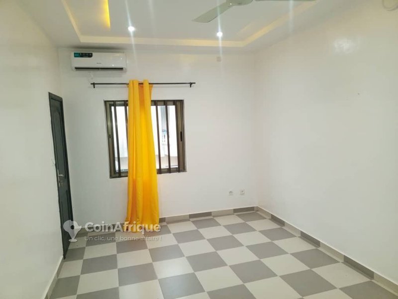 Appartement meublé de 2 pièces avec bureaux et compteurs personnels