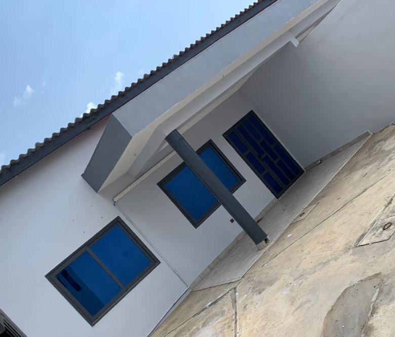 Villa moderne de 2 pièces avec garage et dépendance