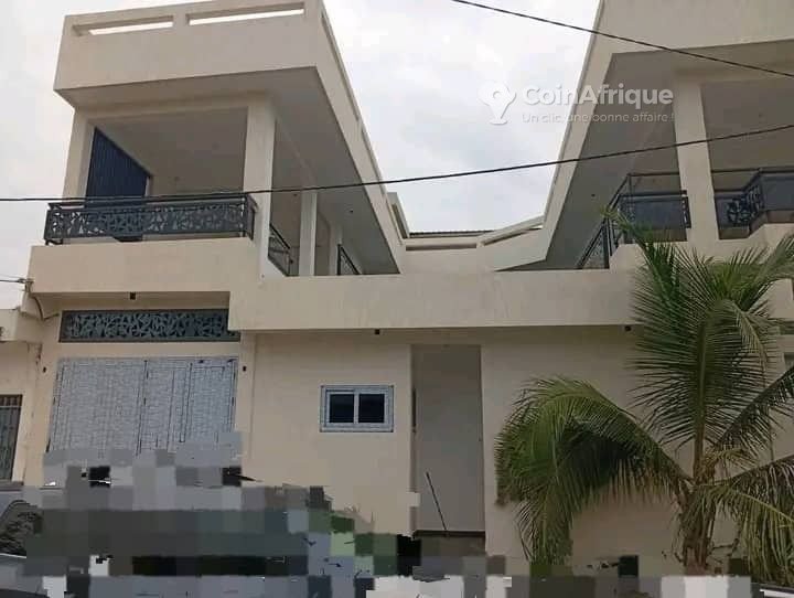 Villa duplex de 4 pièces avec piscine et garage spacieux