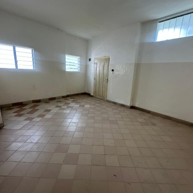 Villa luxueuse R+2 de 10 pièces avec terrain constructible supplémentaire