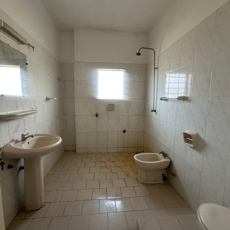 Villa luxueuse R+2 de 10 pièces avec terrain constructible supplémentaire