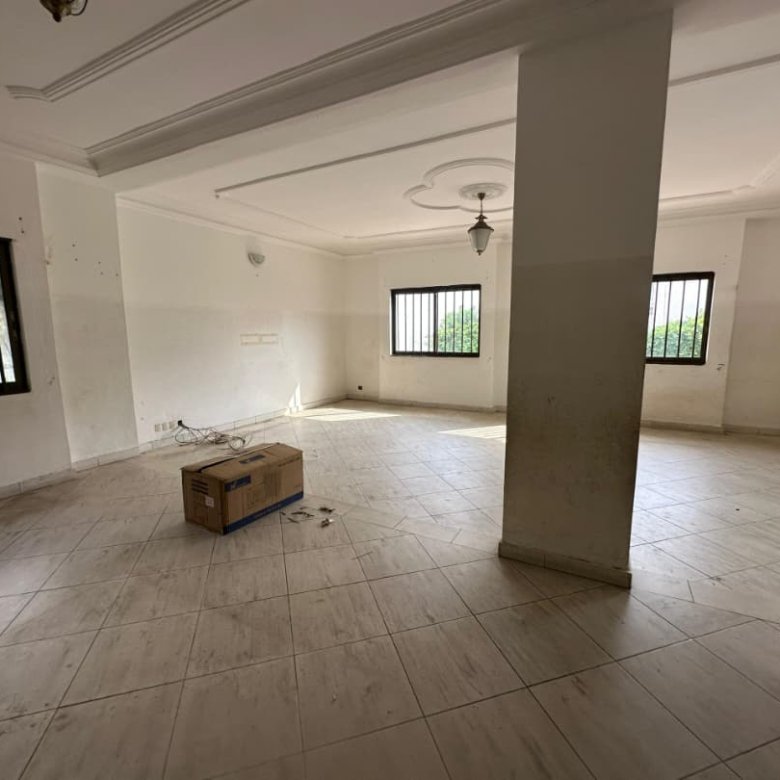 Villa luxueuse R+2 de 10 pièces avec terrain constructible supplémentaire