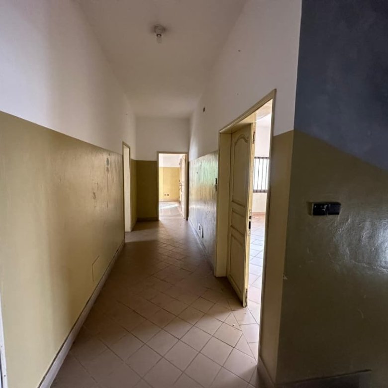 Villa luxueuse R+2 de 10 pièces avec terrain constructible supplémentaire