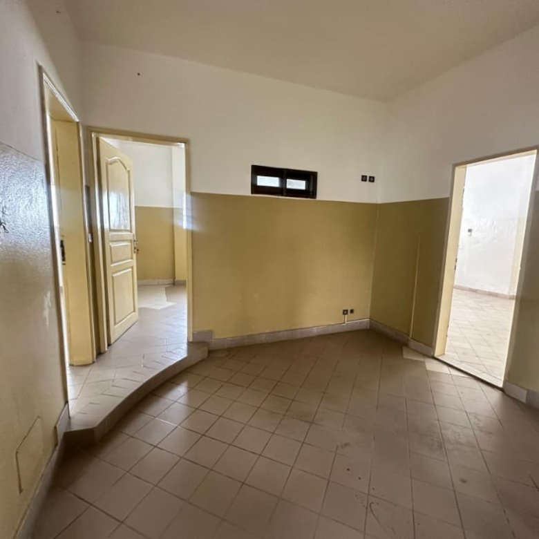 Villa luxueuse R+2 de 10 pièces avec terrain constructible supplémentaire